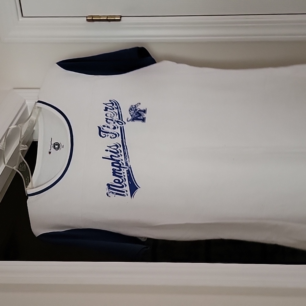 Womens Memphis Tigers shirt size xxl